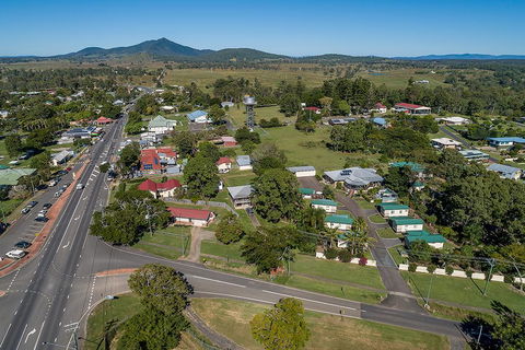 Tiaro Tourist Stopover - Lawyer Find 0