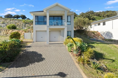Ticky's Dream - 18 Turnberry Drive - Lawyer Find 1