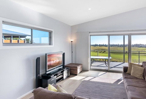 Time Away - 50 Turnberry Drive - Lawyer Find 1