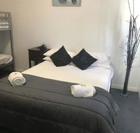 Tin Can Bay Budget Accommodation - Lavinia