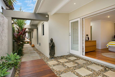 Toby's Beach House - Click Find 1