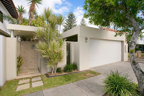 Toby's Beach House - Click Find 2