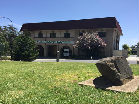 Tollgate Motel - Bet 4u 1