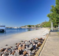 Tomaree Townhouse' 5/26-28 Tomaree Street - large air conditioned townhouse  WIFI - Bet 4u