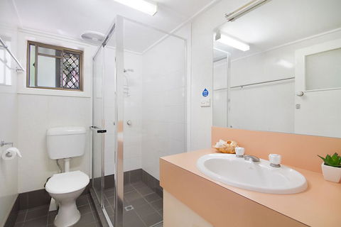 Tondio Terrace Flat 5 - Pet Friendly, Ground Floor Budget Style Accommodation - Bridge Guide 3