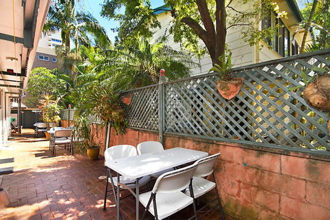 Tondio Terrace Flat 5 - Pet Friendly, Ground Floor Budget Style Accommodation - Bridge Guide 2