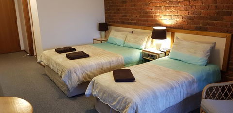 Tooleybuc Club Motor Inn - Click Find 1