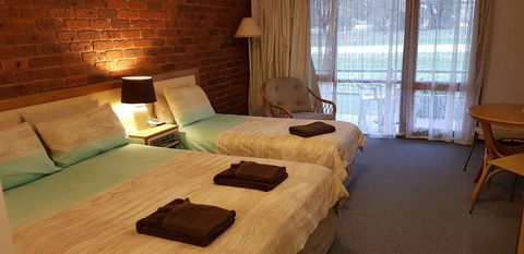 Tooleybuc Club Motor Inn - Click Find 2