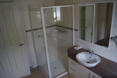 Tooleybuc River Retreat Villas - Click Find 3
