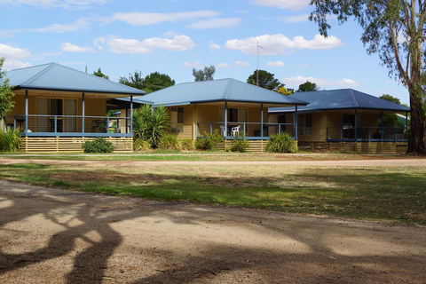Tooleybuc River Retreat Villas - Click Find 0