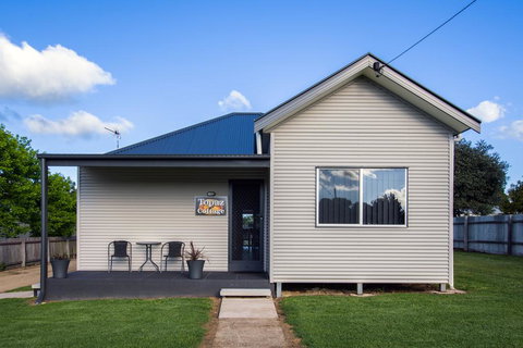 Topaz Cottage - Lawyer Find 1