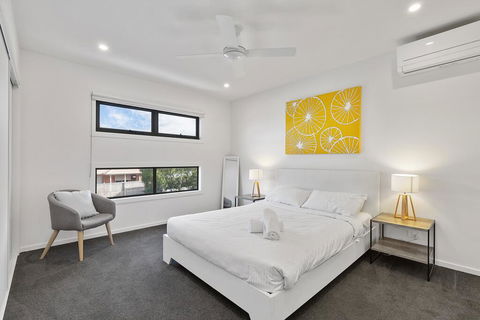 TORQUAY Relax And Unwind Beach 300m Table Tennis - Click Find 2