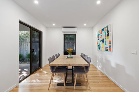 TORQUAY Relax And Unwind Beach 300m Table Tennis - Click Find 1