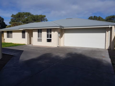 Towncrackers Guest House - Bet 4u 0