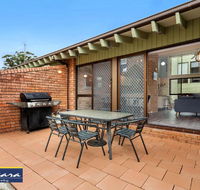 Townhouse 9 'Bay Parklands' 2 Gowrie Ave - pool views  tennis court - Bet 4u