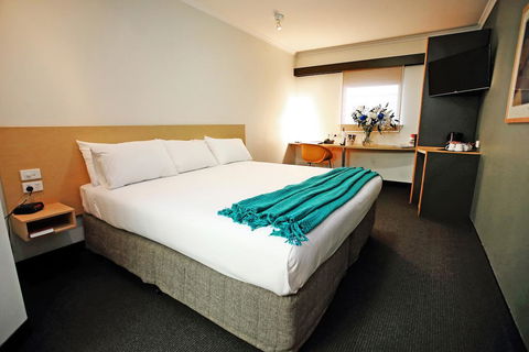 Townsville Central Hotel - Lawyer Find 1