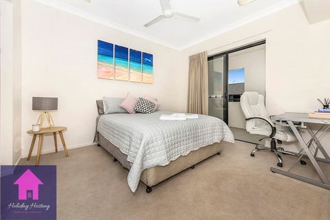 Townsville Luxury Spacious Apt 3 BR-2BTH Pools - Click Find 2