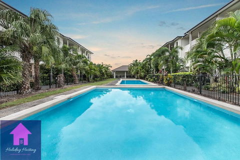 Townsville Luxury Spacious Apt 3 BR-2BTH Pools - Click Find 0