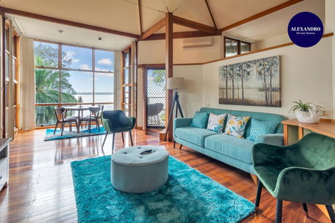 Tranquil Lake House - Perfect City Escape To Relax - Click Find 0