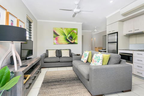 Tranquil Palms @ Trinity Beach - Click Find 0