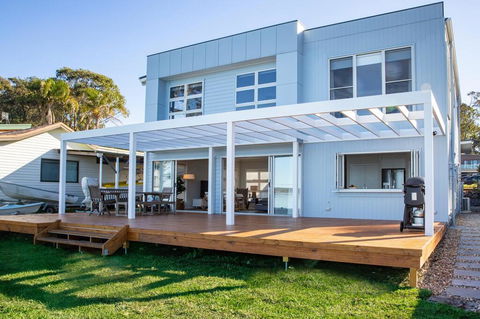 Tranquility Absolute Waterfront - Pet Friendly - 10 Mins To Hyams Beach - Bet 4u 1