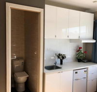 Traveler's Affordable Studio Unit Beverly Hills - Click Find