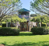 Tree Elle Retreat - Click Find