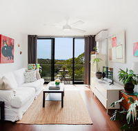 Treetop Retreat Five Minute Stroll To The Beach - Click Find