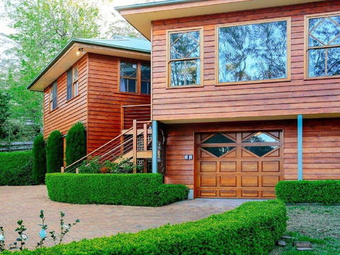 Treetops - Elegant, Inviting, Designer, Cedar Home - Lawyer Find 2