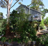 Treetops - Newly renovated in the village - Click Find