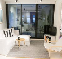 Trendy 1 Bedroom Apartment In The Heart Of Collingwood - Click Find