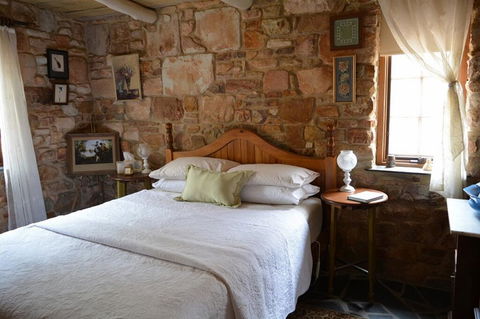 Trestrail Cottage B & B - Click Find 1