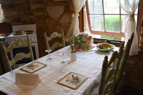 Trestrail Cottage B & B - Click Find 2