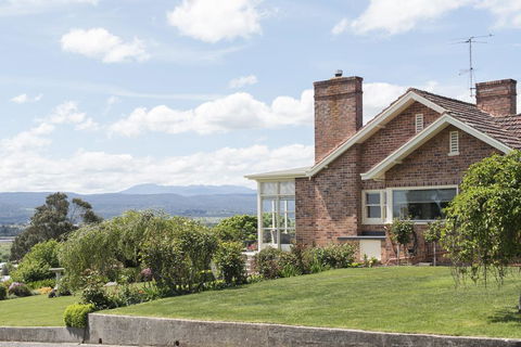 Trevallyn House B & B - Click Find 3