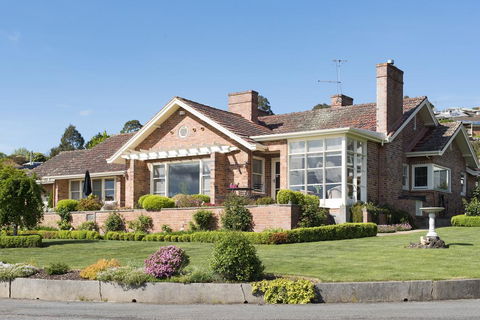 Trevallyn House B & B - Click Find 0