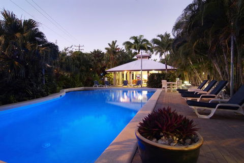 Trinity Beach Club Holiday Apartments - Click Find 1