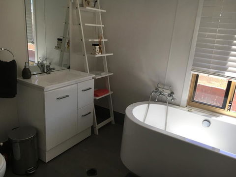 Tropical Farm Stay - Lawyer Find 1