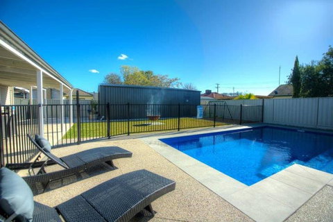 Trotters Retreat - Bet 4u 2