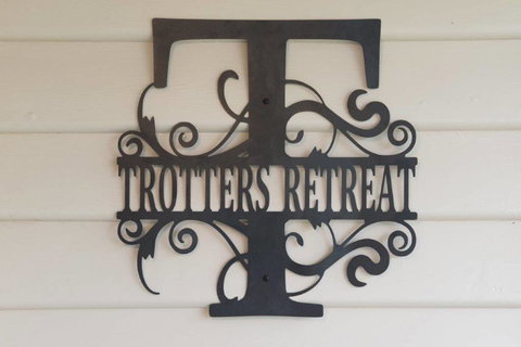 Trotters Retreat - Lawyer Find 0