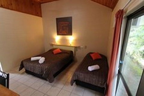 Tully Motel - Click Find 2