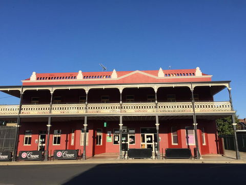 Tumut Star Hotel - Click Find 0