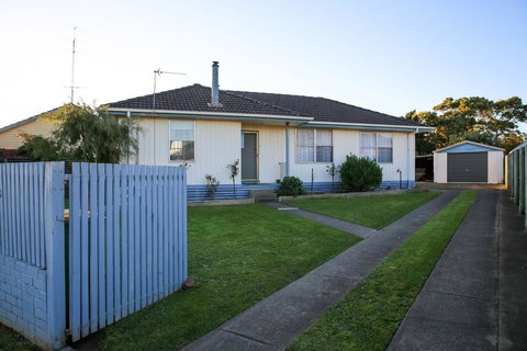 Tuna Sleepover - Lawyer Find 0