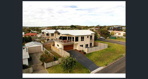 Twelve Apostles Beach House B&B - Bridge Guide 0