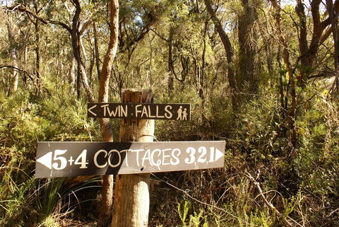 Twin Falls Bush Cottages - Click Find 3