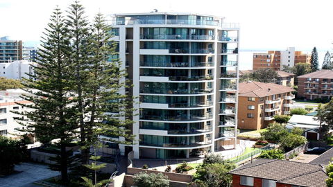 Twin Pines 401 - CBD Location - Bet 4u 0