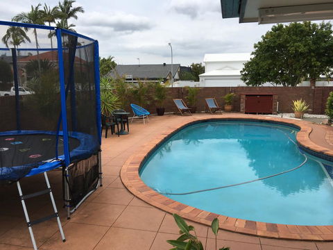 Two Bedroom Guesthouse Bundall - Click Find 2