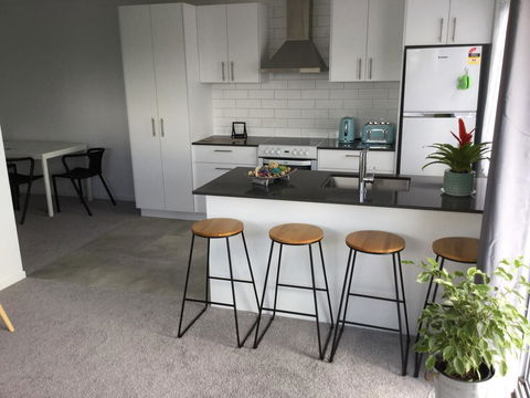 Two Bedroom Guesthouse Bundall - Click Find 0