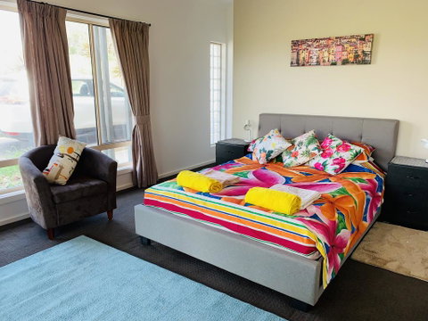 Two Dams Estate - Retreat & Relax - Lawyer Find 0