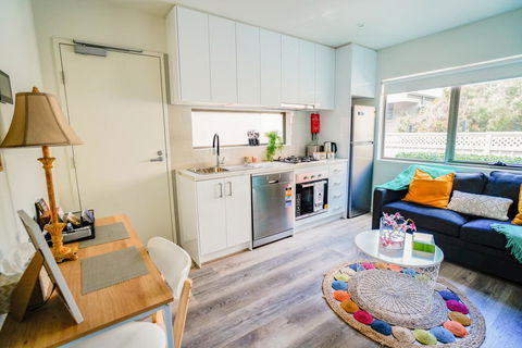 U1 Brunswick Living Brand New Apartment Close To Airport And CBD - Click Find 0