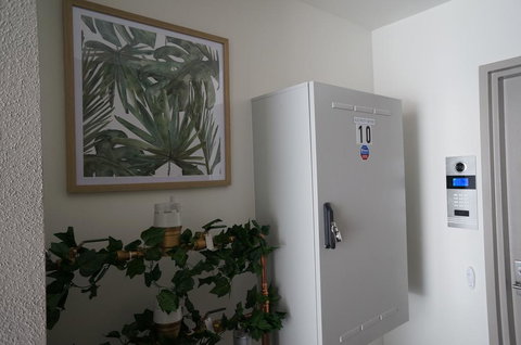 U101 Brunswick Living Brand New Deluxe Balcony Apartment Close To Airport And CBD - Lawyer Find 3